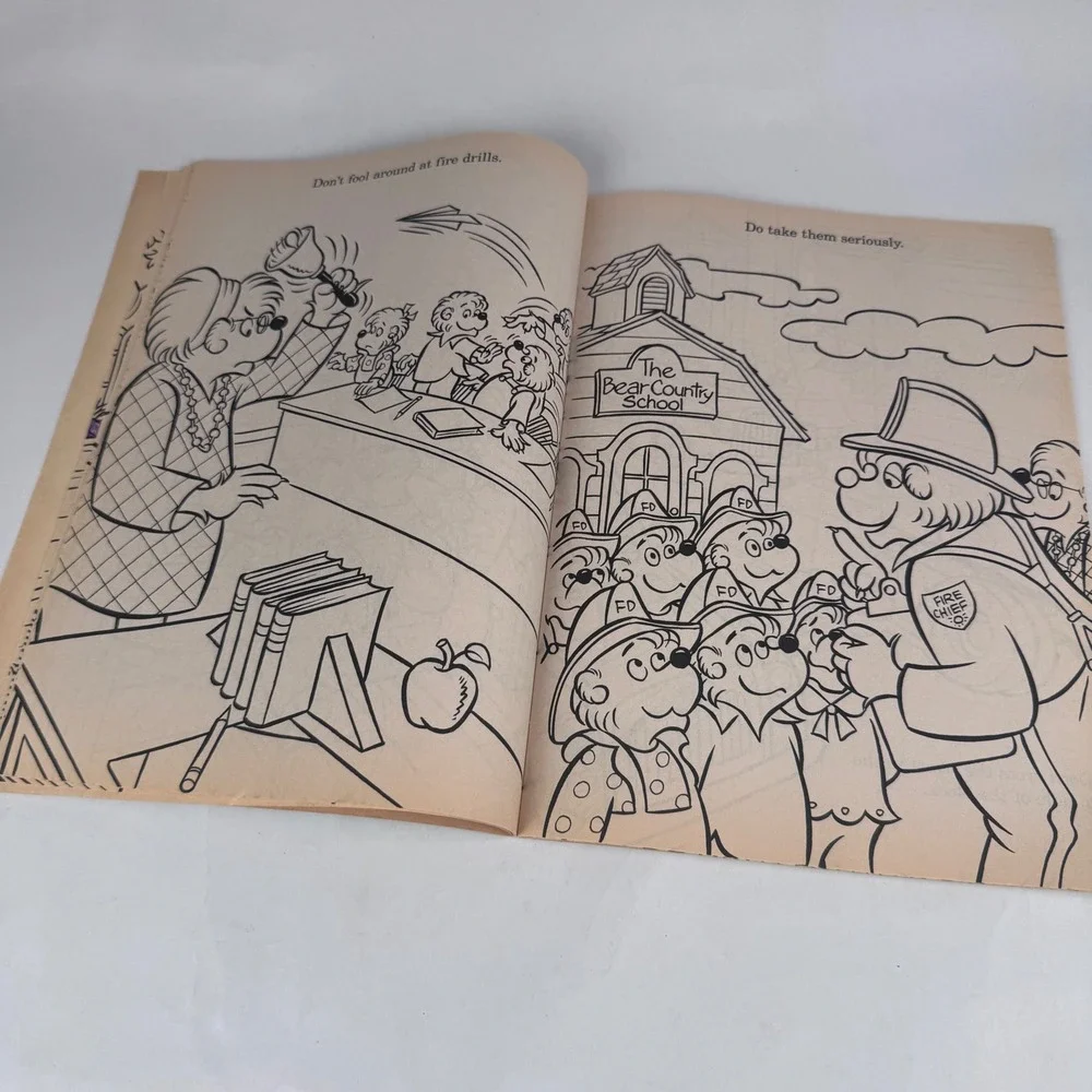 The Berenstain Bears Coloring Book 1986 Safety First Barely Used - Picture 6 of 6